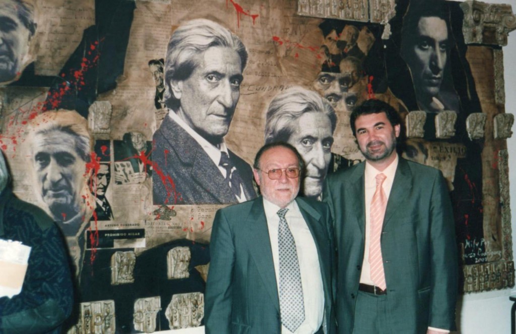 Antes del acto, Quintana posó junto al mural de Arturo Cuadrado