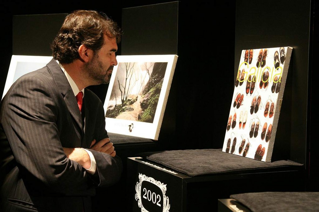 Quintana observó en detalle la exposición