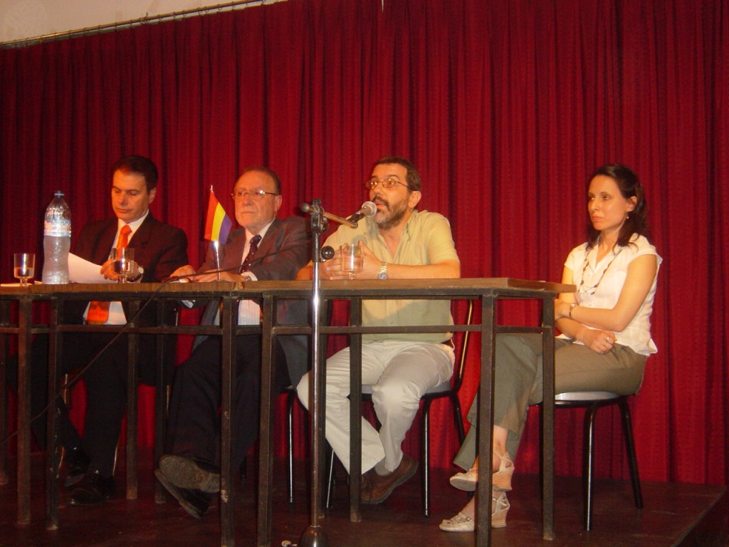 Manuel Castro, Francisco Lores y Nadia De Cristóforis acompañaron al autor de la obra