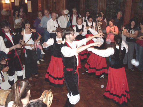 Grupo de Gaitas y Danza Gallega "Duas Beiras"