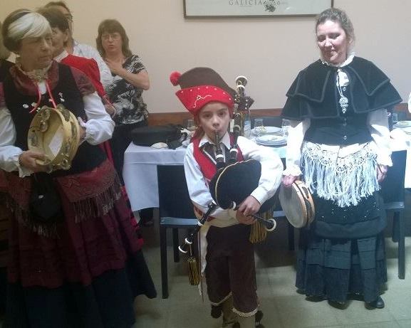 El público bailó y cantó al compás de nuestra banda de música