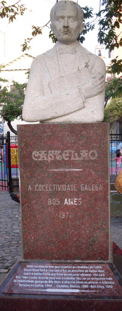 El nuevo busto del prócer galleguista, recién llegado de Galicia, con su placa alusiva