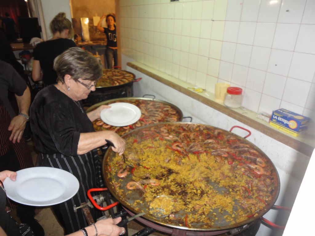 La paella fue estupenda, exclamaron los asistentes al banquete