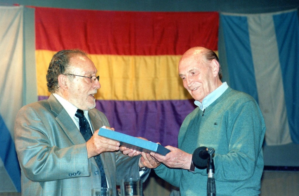 Paco Lores lo distinguió en su última visita a nuestra casa