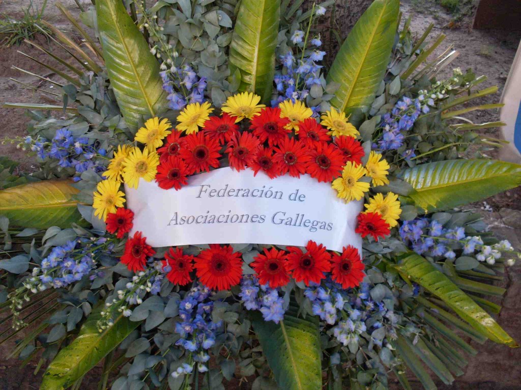 La ofrenda floral que siempre deposita la Federación ante el busto del máximo dirigente galleguista