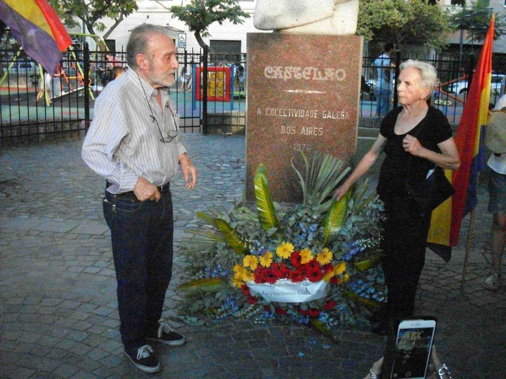 Francisco Lores y Carmen Feans colocaron la tradicional ofrenda floral