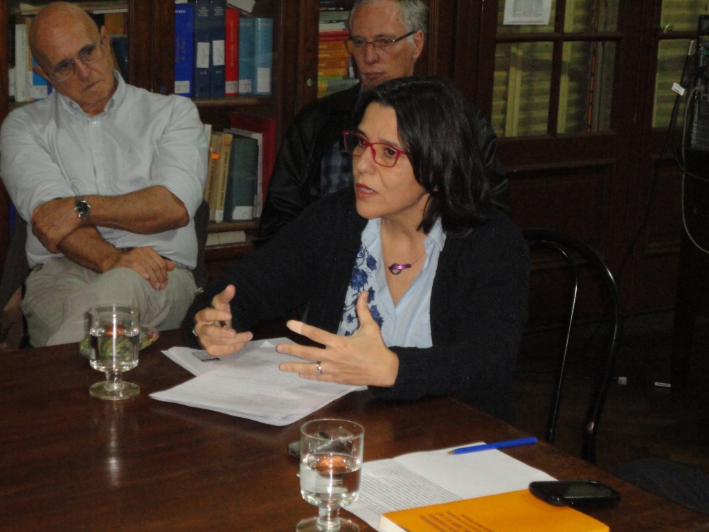La Dra Merino Hernando durante su disertación sobre emigración